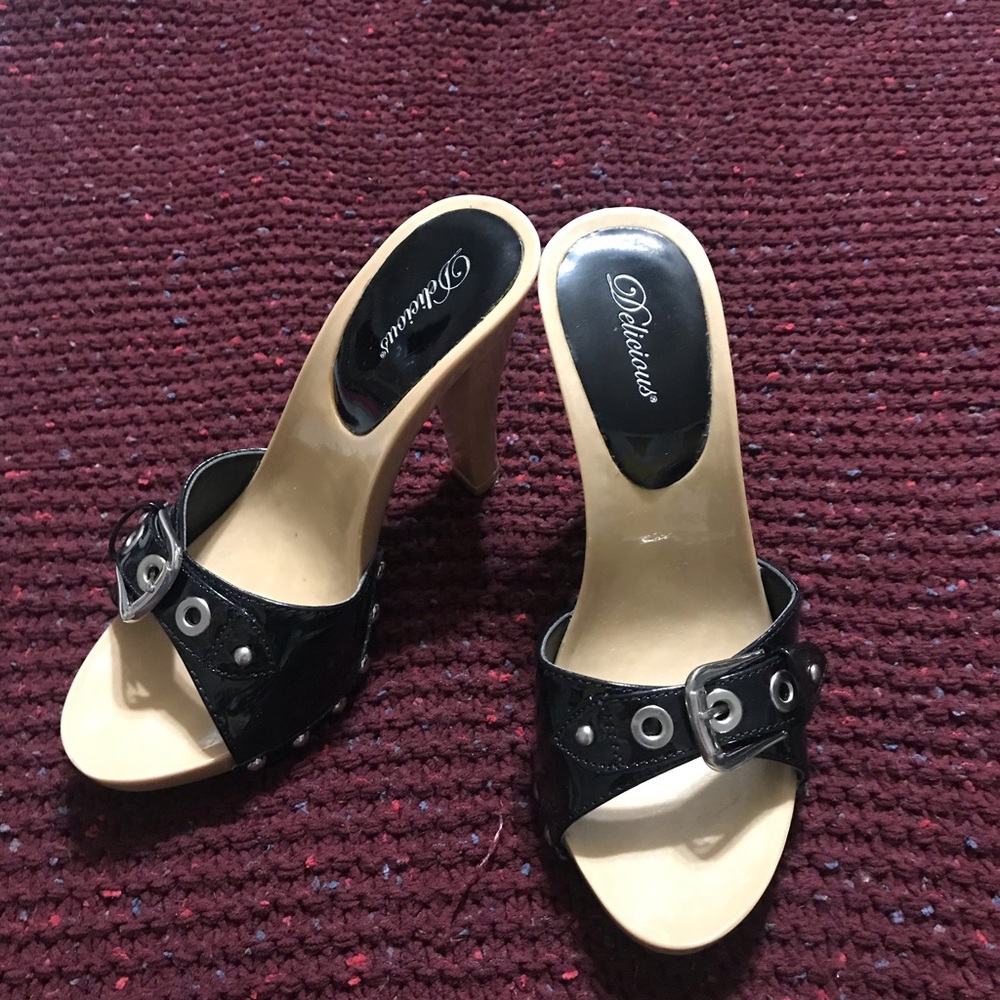 Delicious Black Patent Heels size 5 1/2